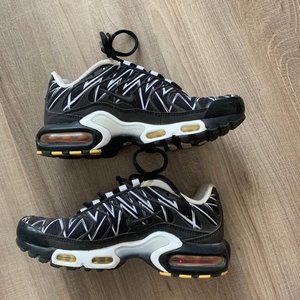 NIKE Air Max Plus TN "black shark" size 4 US in great condition